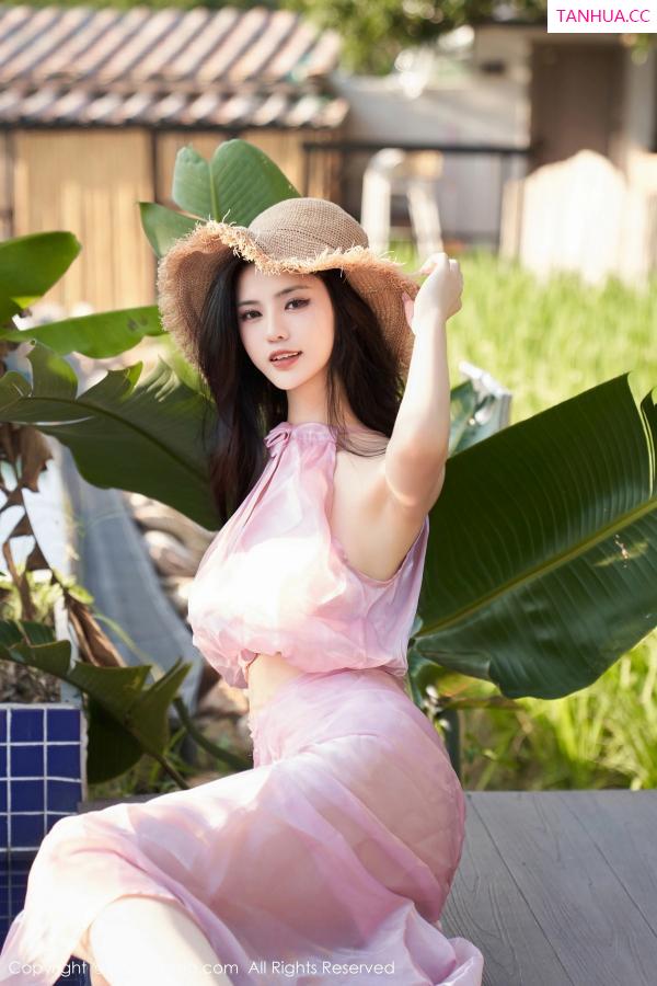 李浅浅  [XiuRen]高清写真图 2023.08.24 No.7281 浅浅Danny 户外美腿第22张图片